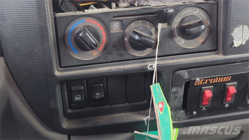 Nissan Cabstar 2,5 tdi - Palfinger P200 TXE - 20m Autoplošiny