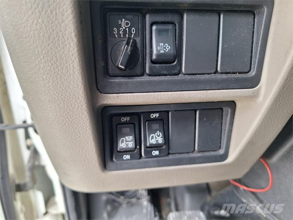 Nissan Cabstar NT400 - Carrier Xarios 350+DHollandia /100 Otros camiones