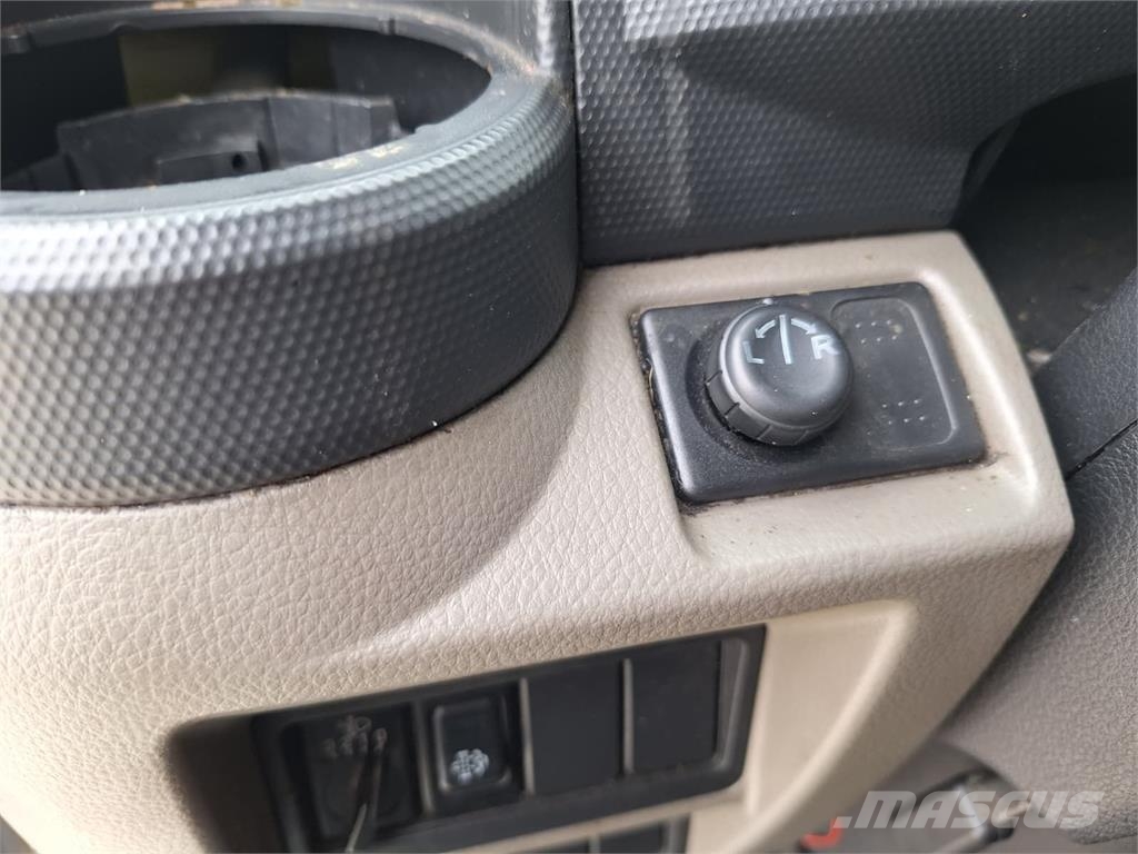 Nissan Cabstar NT400 - Carrier Xarios 350+DHollandia /100 Otros camiones