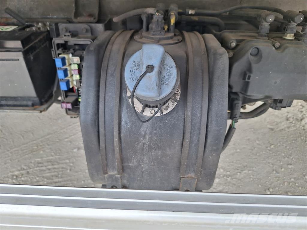 Nissan Cabstar NT400 - Carrier Xarios 350+DHollandia /100 Otros camiones