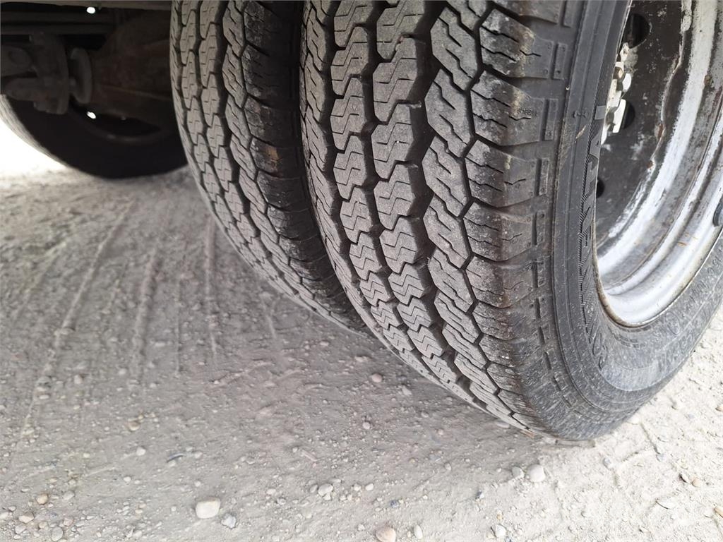 Nissan Cabstar NT400 - Carrier Xarios 350+DHollandia /100 Otros camiones