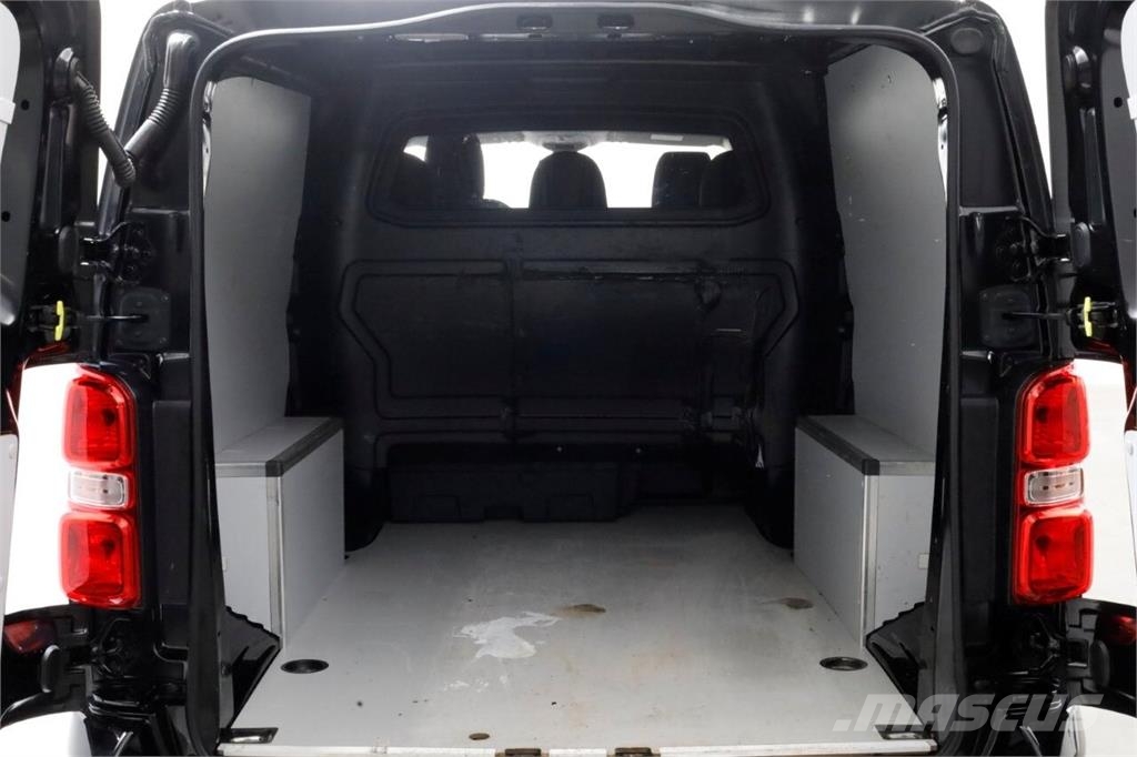 Opel Vivaro 2.0 CDTI 123pk L3H1 D.C. Edition Airco/Navi Otros camiones