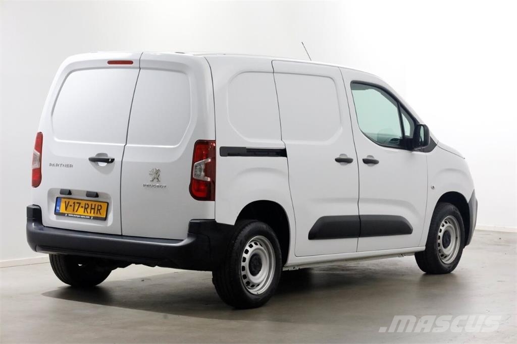 Peugeot Partner 1.2 PureTech 110pk Benzine Airco/Schuifdeu Andre lastebiler