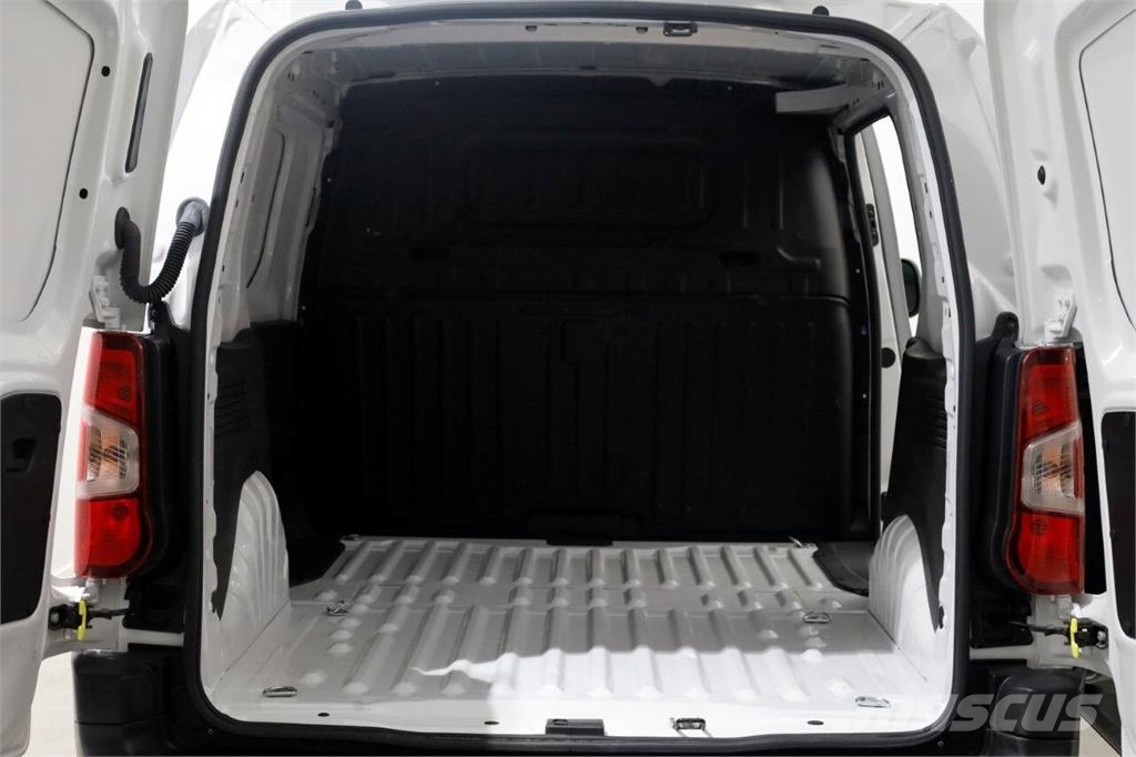 Peugeot Partner 1.2 PureTech 110pk Benzine Airco/Schuifdeu Andre lastebiler
