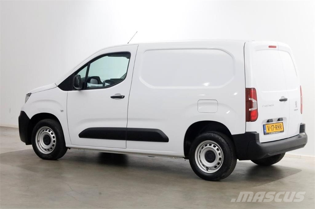 Peugeot Partner 1.2 PureTech 110pk Benzine Airco/Schuifdeu Andre lastebiler