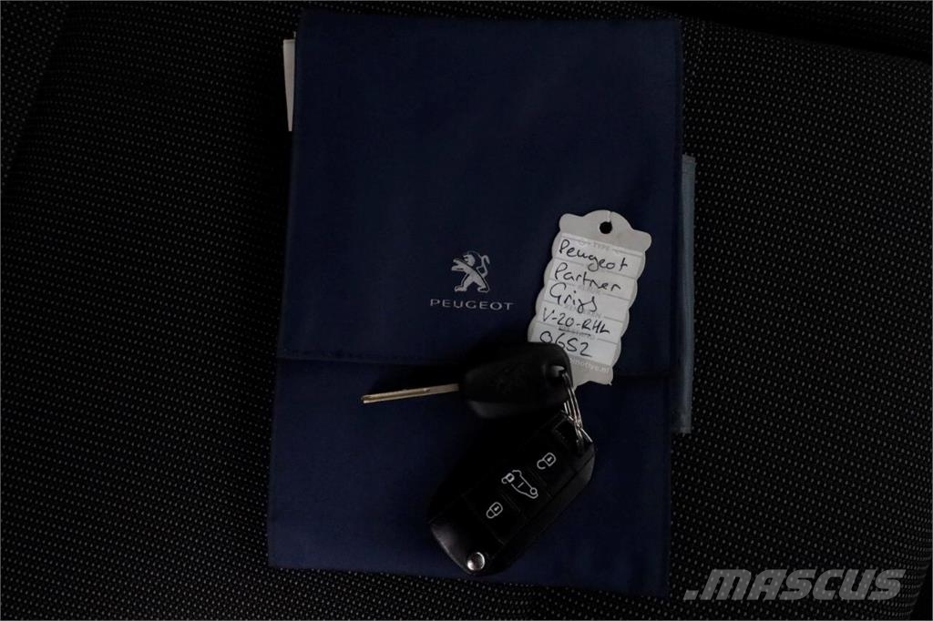 Peugeot Partner 1.2 PureTech 110pk Benzine Airco/3Pers. 05 Outros caminhões