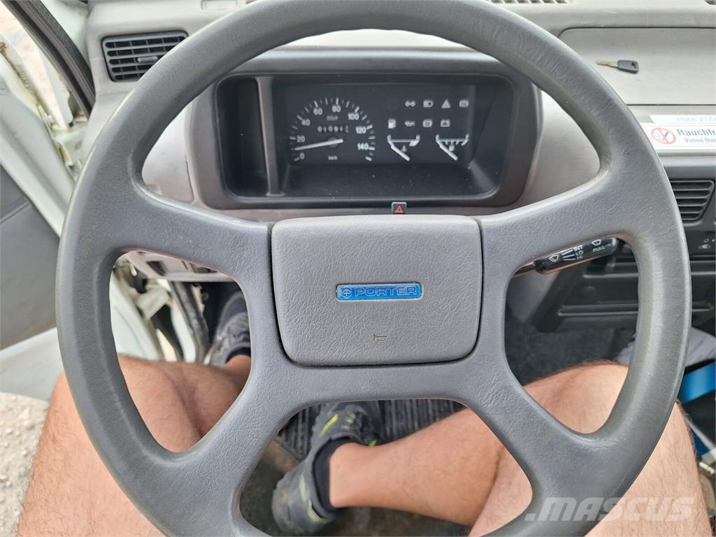 Piaggio Porter Maxxi 1,3 - COLOMBO Giuseppe TLC 122 L-12m/ Teherautóra szerelt emelők és állványok