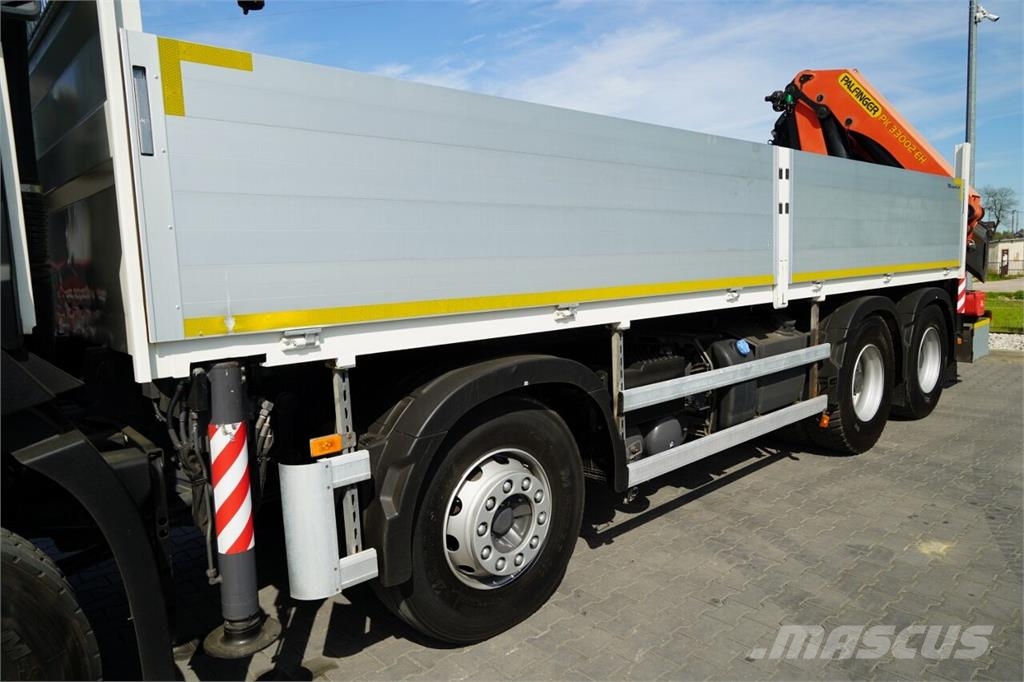 Renault C 430 / 8x4 / SKRZYNIOWY 7 M + HDS PALFINGER 33002 平板栏板货车