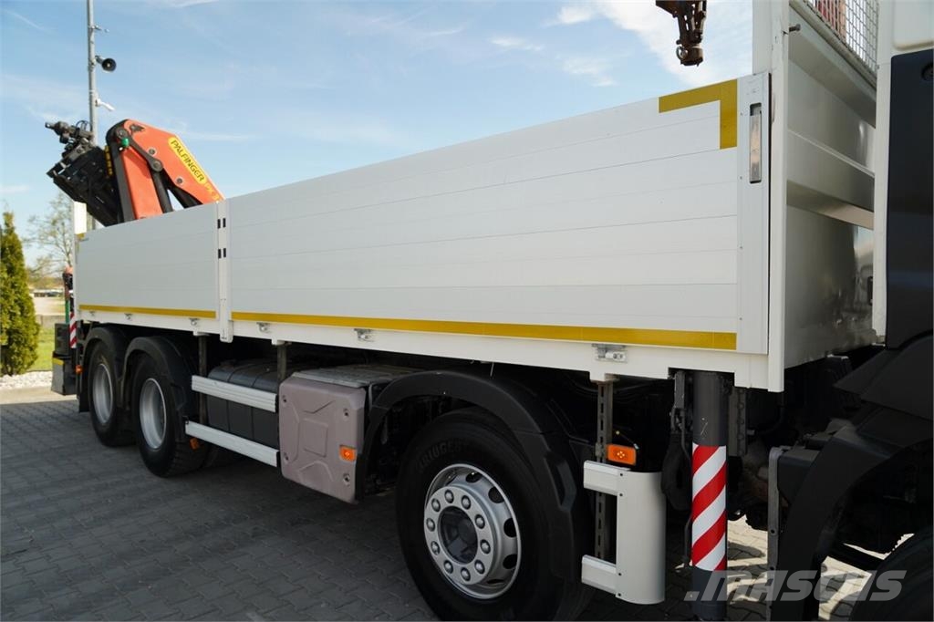 Renault C 430 / 8x4 / SKRZYNIOWY 7 M + HDS PALFINGER 33002 平板栏板货车