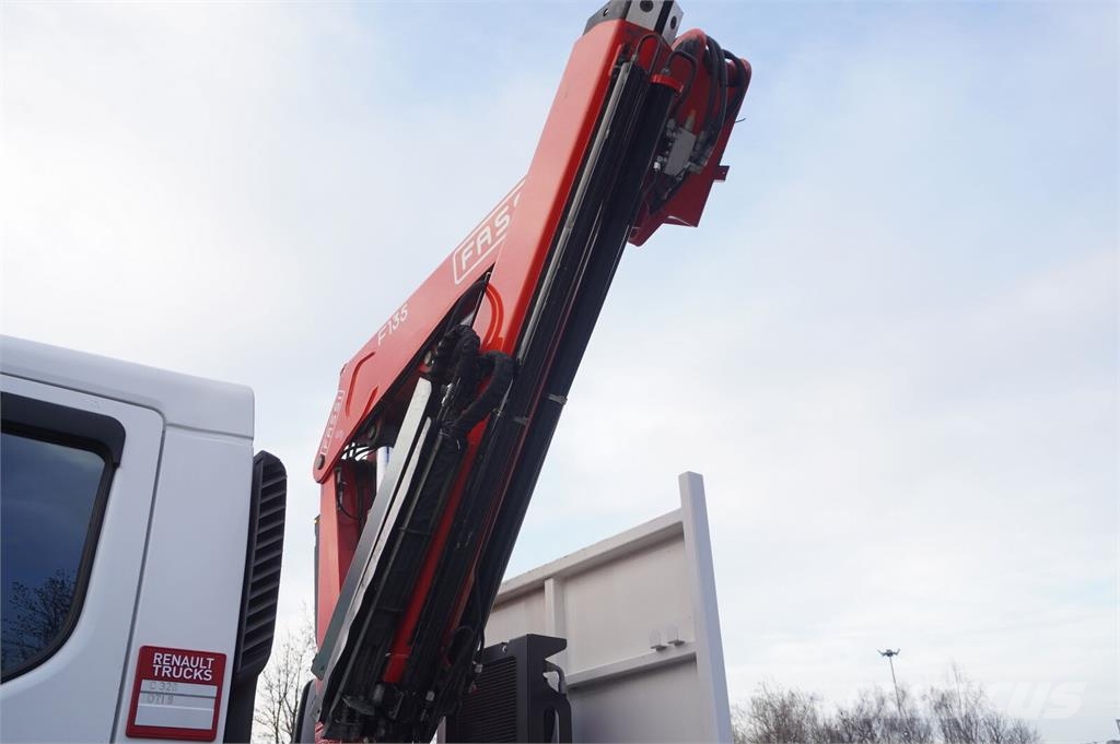 Renault C280 DTI 8 / FASSI crane F135A.22 / range 8 m / Fl Camiones de cama baja