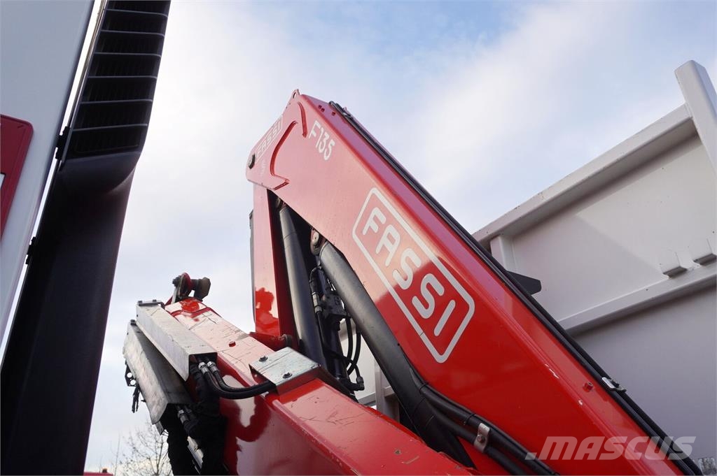 Renault C280 DTI 8 / FASSI crane F135A.22 / range 8 m / Fl Camiones de cama baja