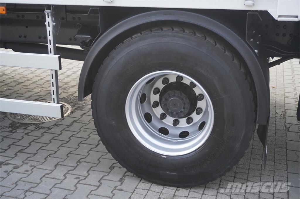 Renault C280 DTI 8 / FASSI crane F135A.22 / range 8 m / Fl Camiones de cama baja