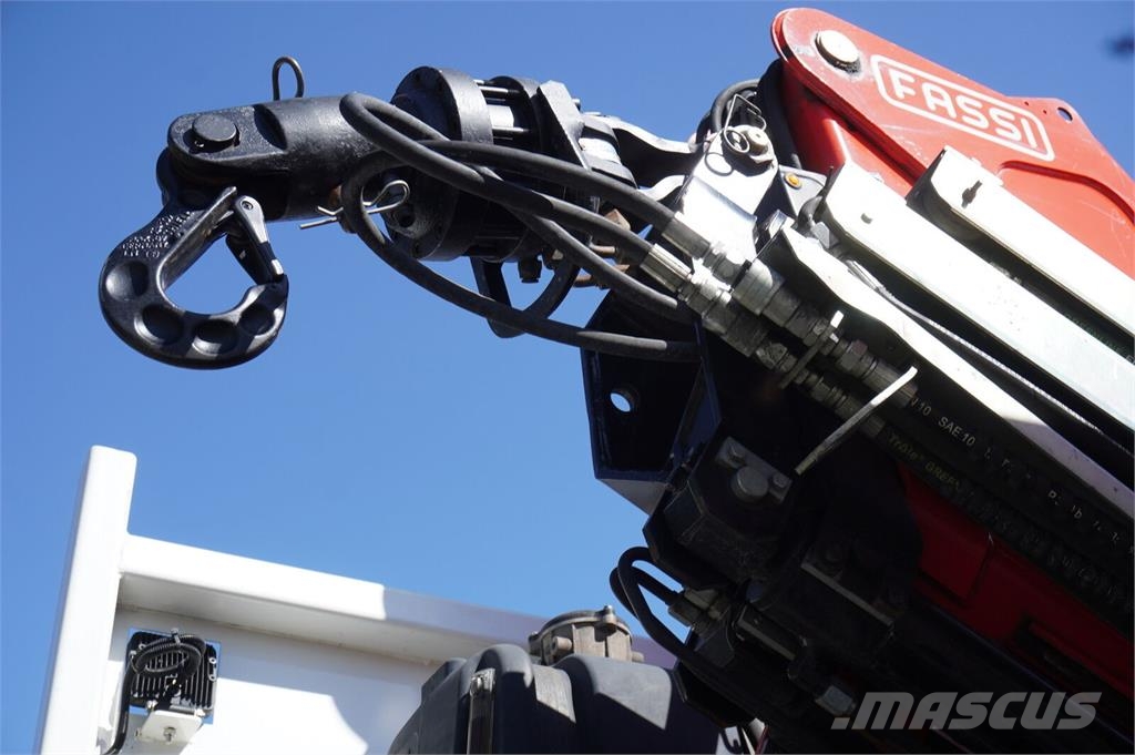 Renault C280 DTI 8 / HDS Fassi F135A.22 / remote control / Camiones de cama baja