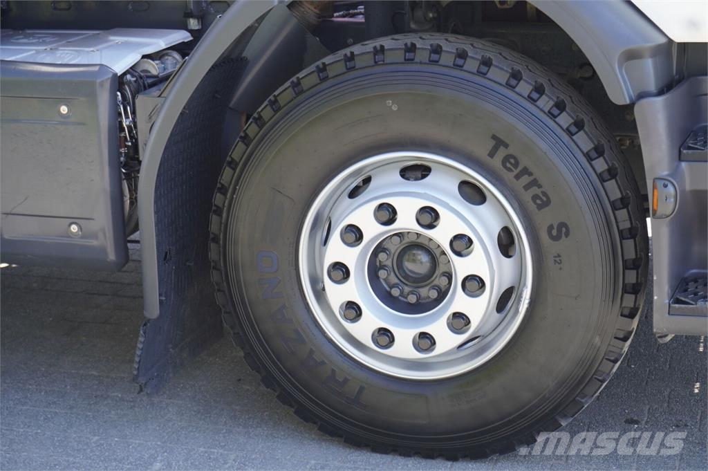 Renault C280 DTI 8 / HDS Fassi F135A.22 / remote control / Camiones de cama baja
