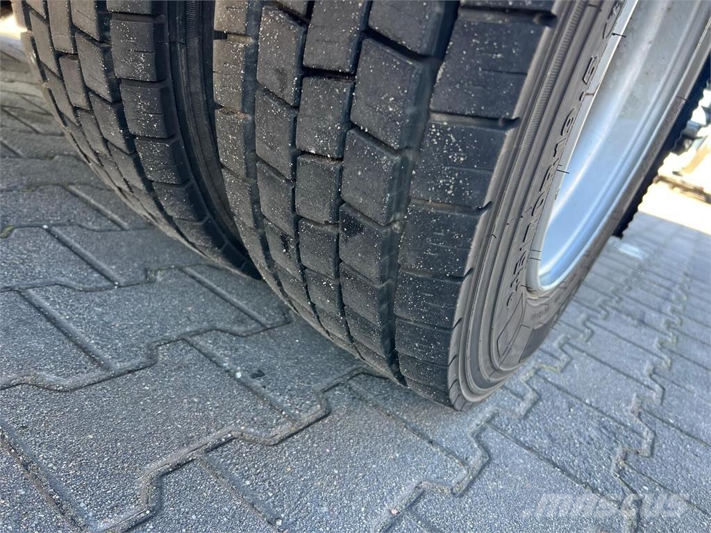 Renault D 12 240 REFRIGERATOR BODY SUPRA 850ºMt LIFT Kylmä-/Lämpökori kuorma-autot