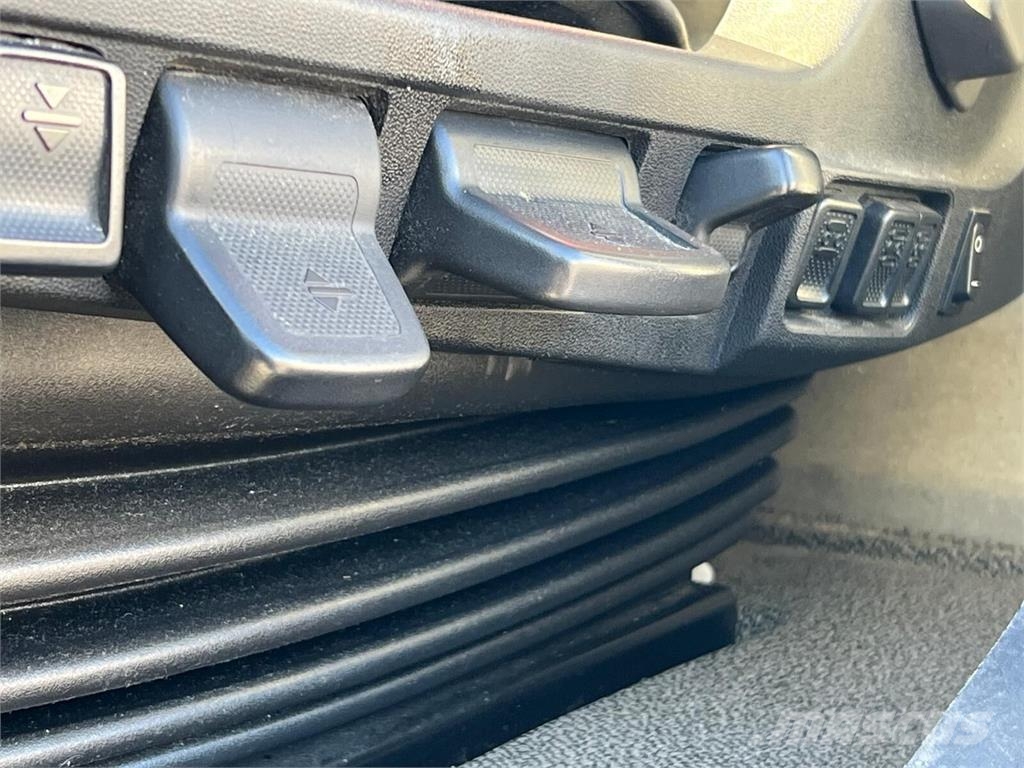 Renault D 12 240 REFRIGERATOR BODY SUPRA 850ºMt LIFT Kylmä-/Lämpökori kuorma-autot