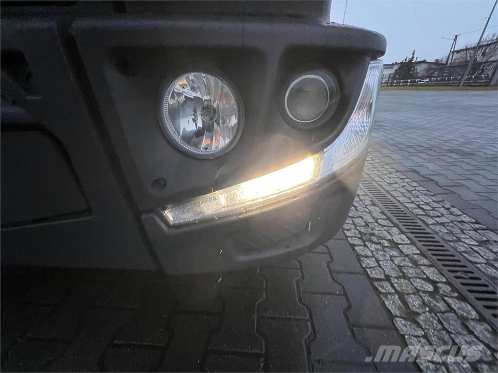 Renault D 210 厢式货车