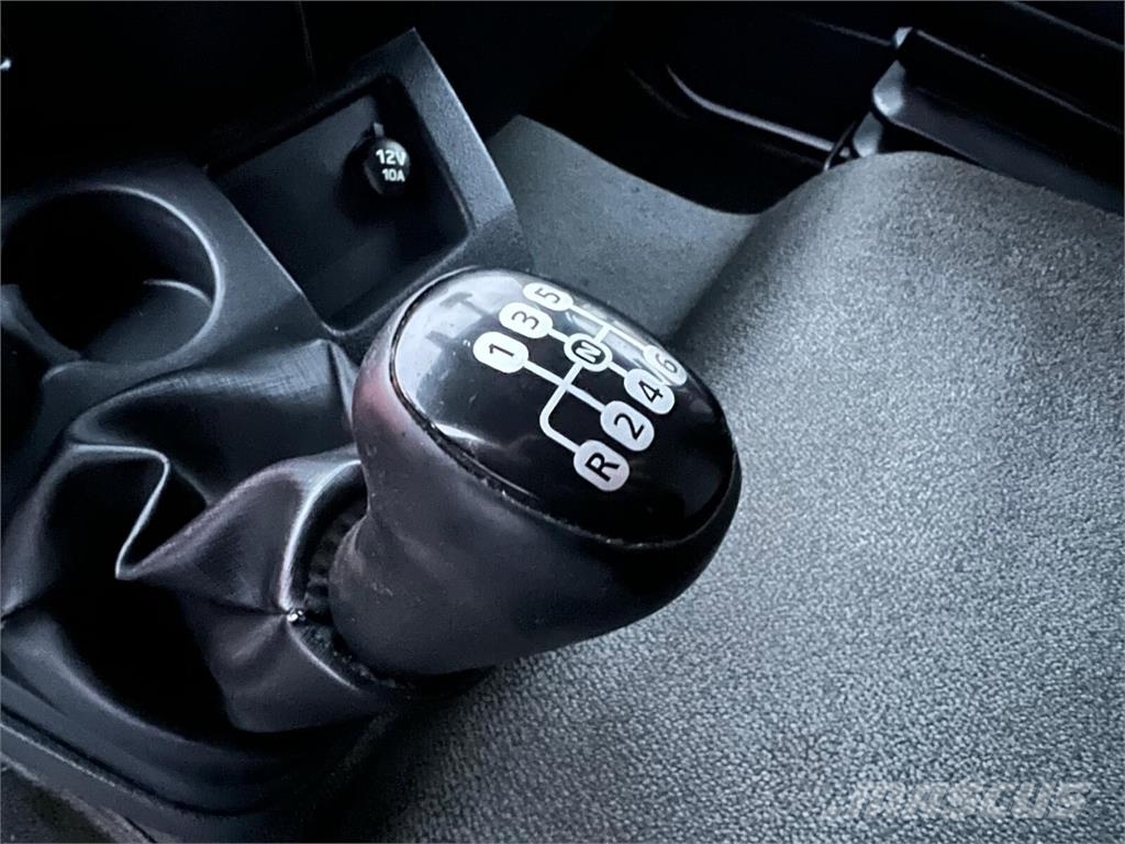 Renault D 210 厢式货车