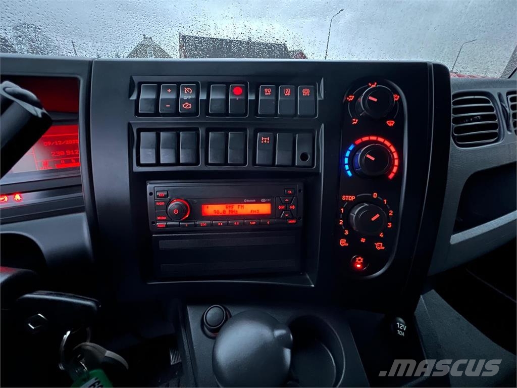 Renault D 210 厢式货车