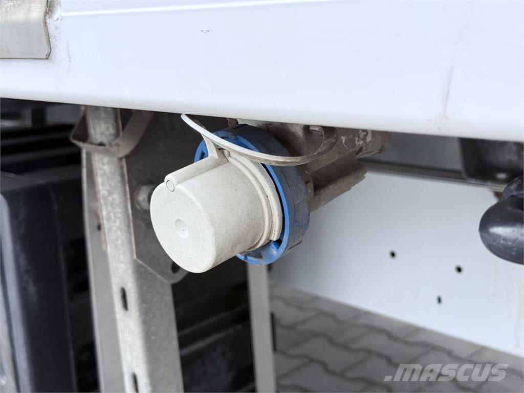 Renault Master 170 DCI Kontener 8ep Chłodnia/Mroźnia Złącz Egyéb