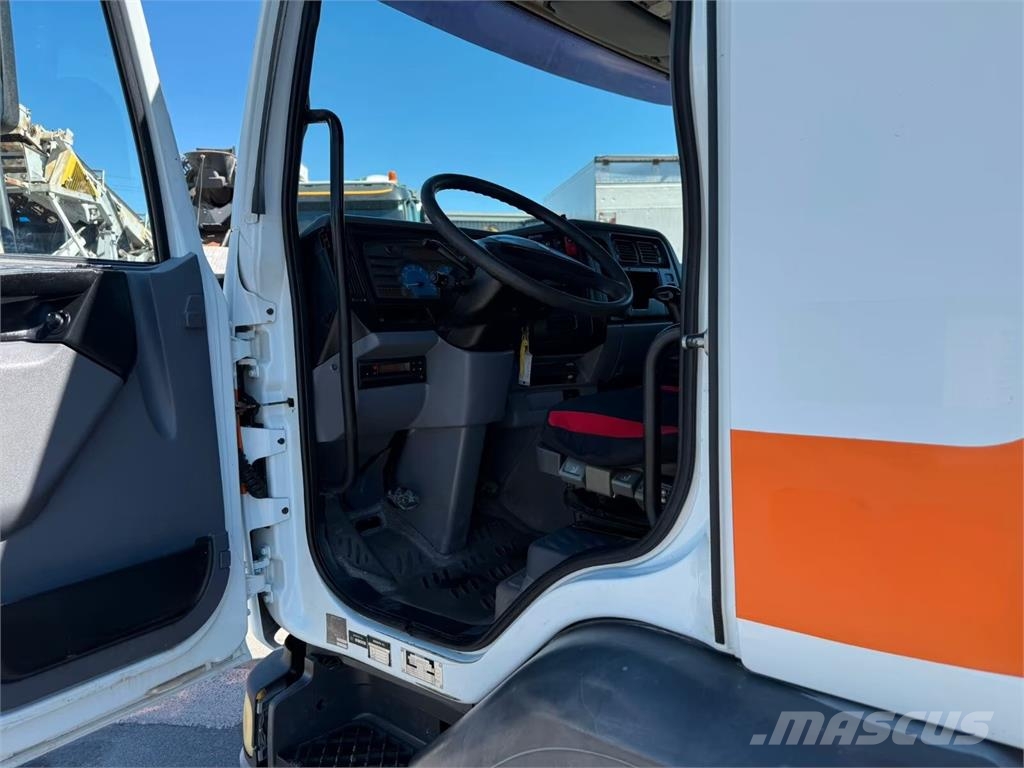 Renault Premium 320-26 / Flatbed 10.6 m / Winch + Lift / A Puksiirid