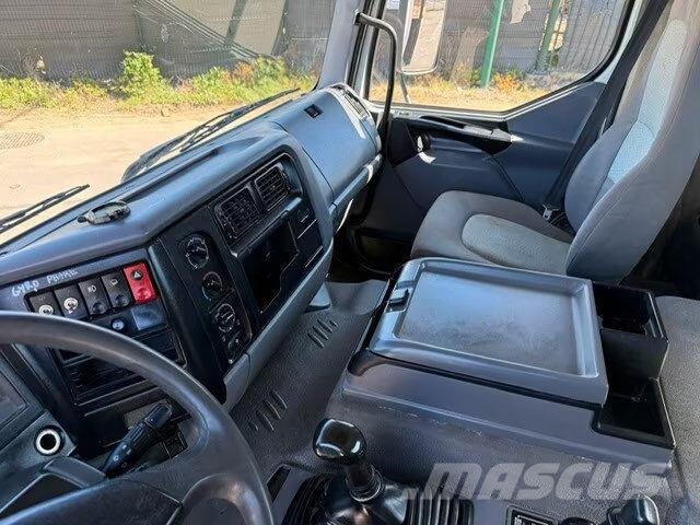 Renault Premium 320-26 / Flatbed 10.6 m / Winch + Lift / A Puksiirid