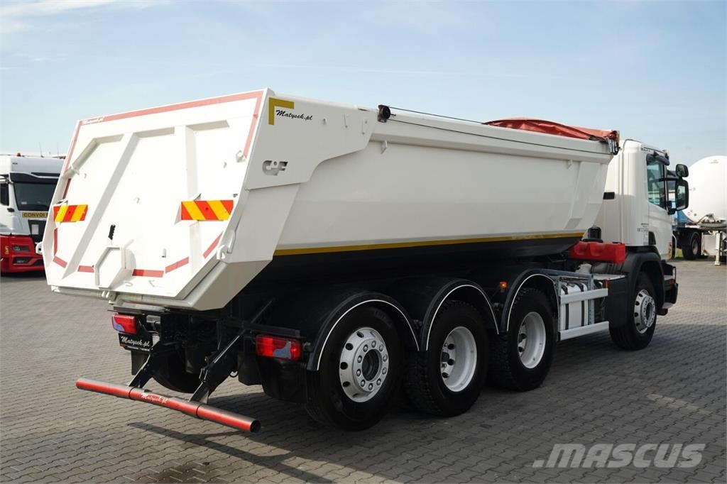 Scania P 450 / 8x4 / WYWROTKA TYLNOZSYPOWA - 5,6 M / OŚ P Billenő teherautók
