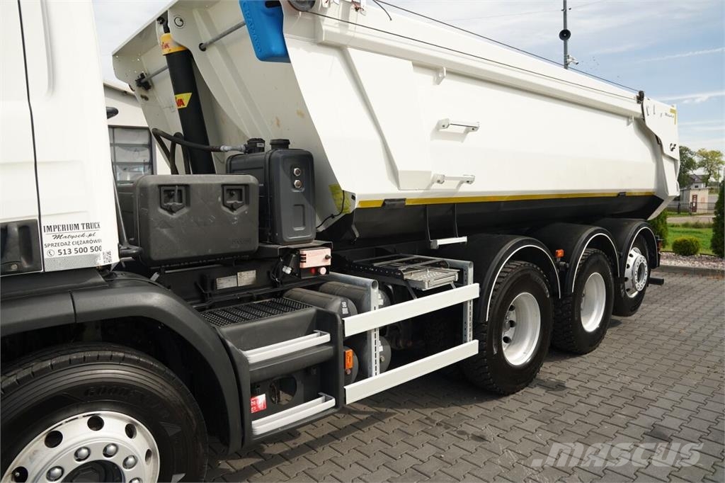 Scania P 450 / 8x4 / WYWROTKA TYLNOZSYPOWA - 5,6 M / OŚ P Billenő teherautók