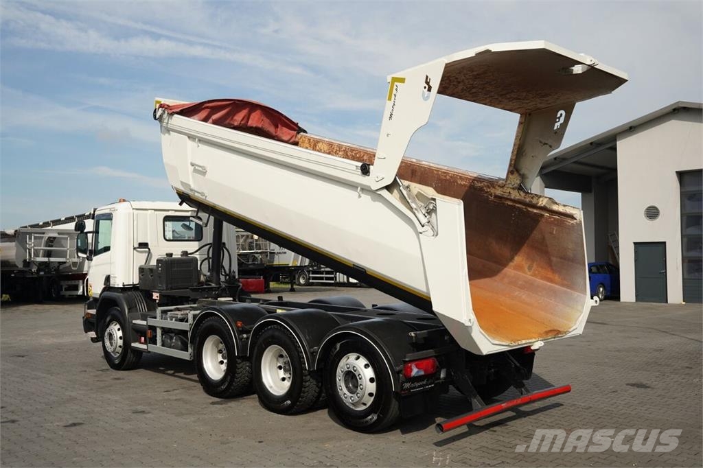 Scania P 450 / 8x4 / WYWROTKA TYLNOZSYPOWA - 5,6 M / OŚ P Billenő teherautók