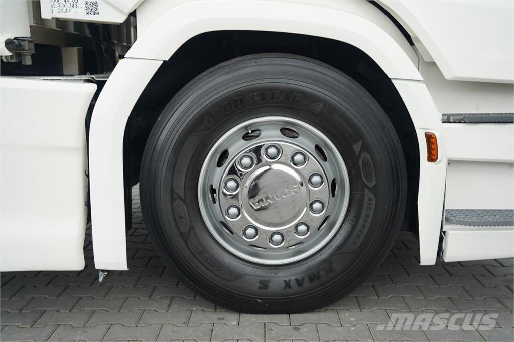 Scania R 450 Camiones de caja de lona