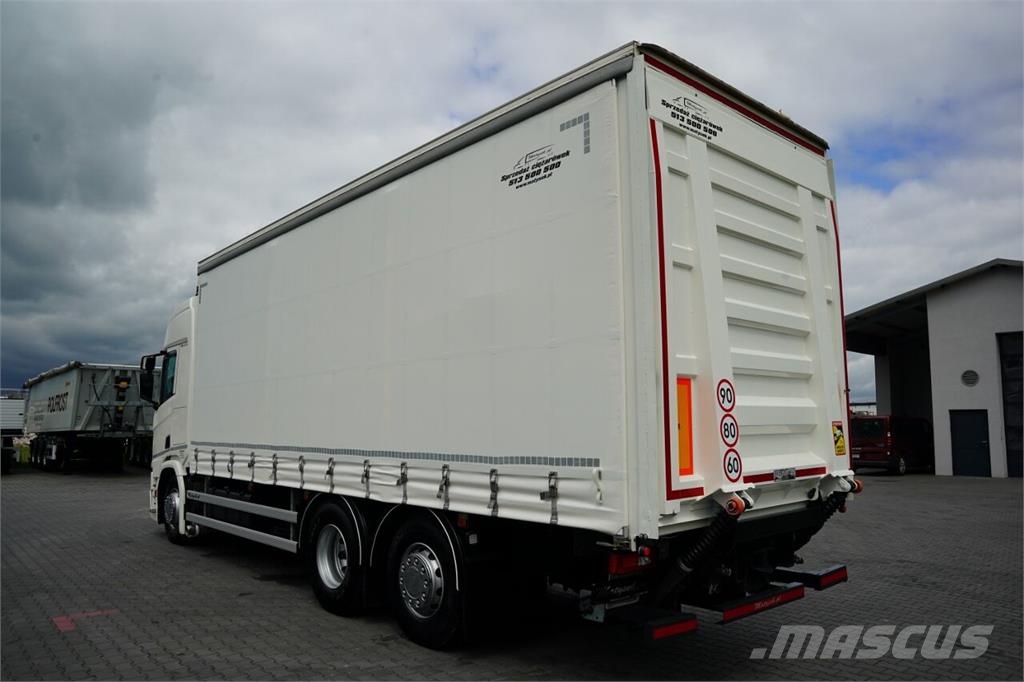 Scania R 450 Camiones de caja de lona