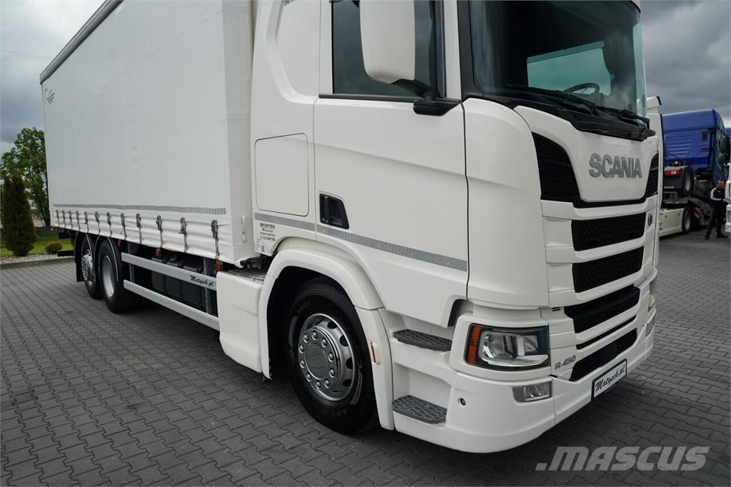 Scania R 450 Camiones de caja de lona