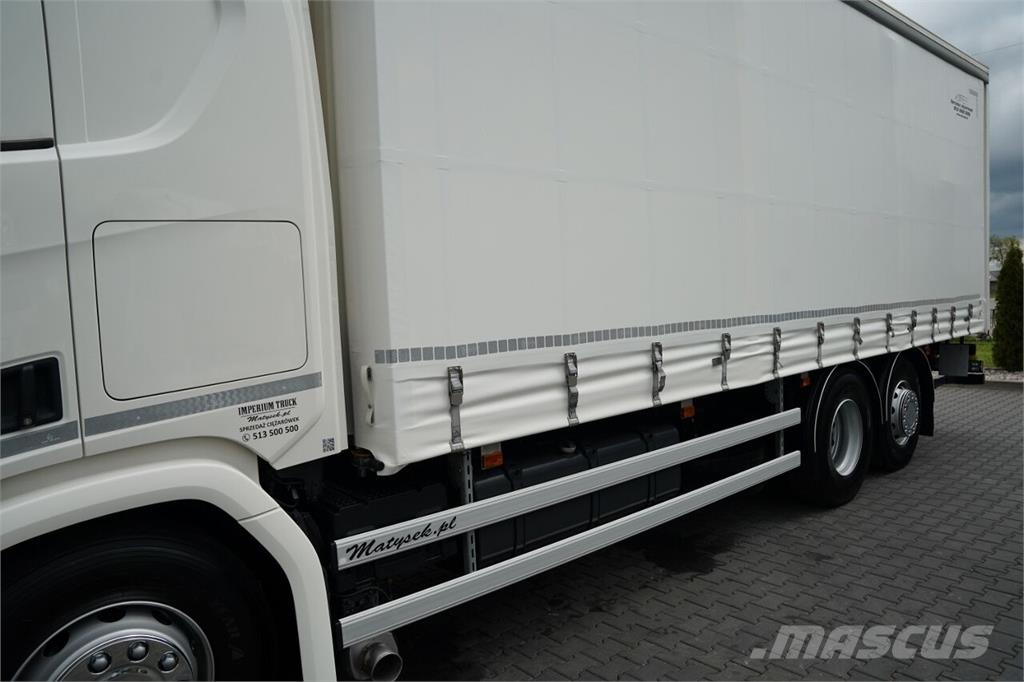 Scania R 450 Camiones de caja de lona