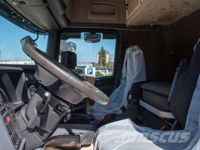 Scania R490 8x2 EFFER 955 Fly Jib Winch Basket Crane Chasis y suspención