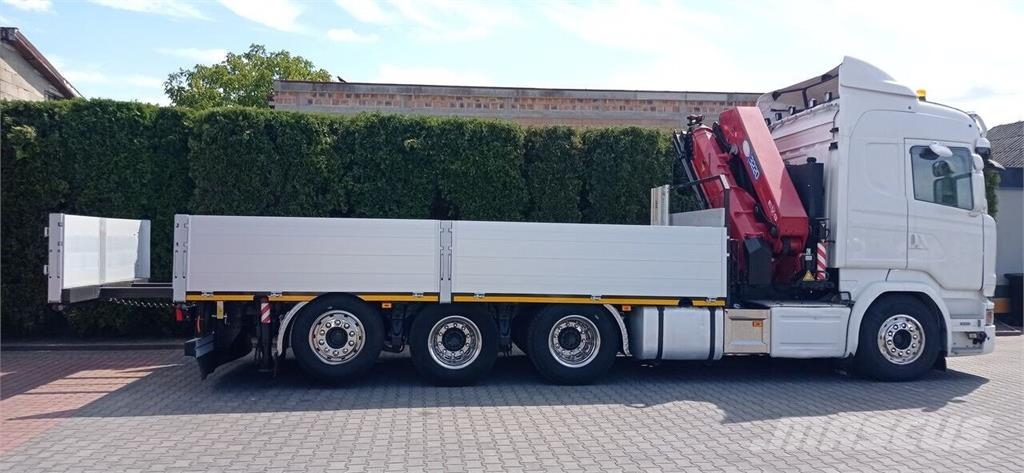 Scania R580 V8 8x4 Flatbed Truck / HMF 3220 K7 Crane 平板式/側卸式卡車