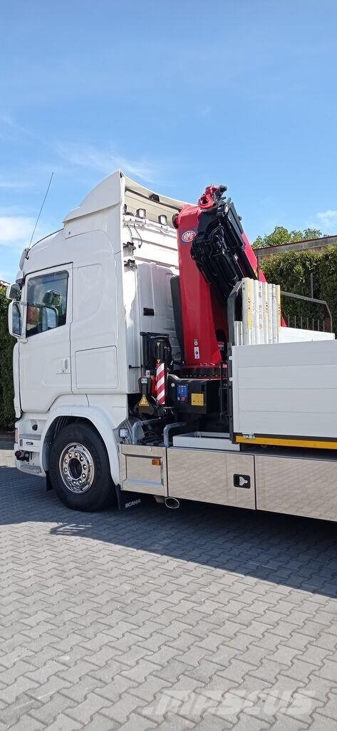 Scania R580 V8 8x4 Flatbed Truck / HMF 3220 K7 Crane 平板式/側卸式卡車