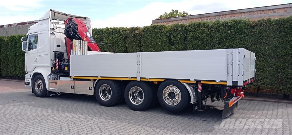 Scania R580 V8 8x4 Flatbed Truck / HMF 3220 K7 Crane 平板式/側卸式卡車
