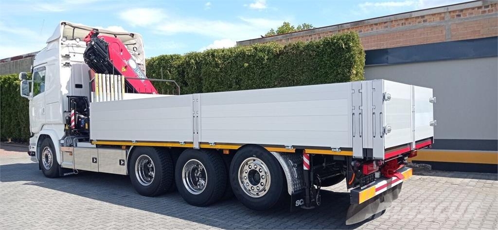 Scania R580 V8 8x4 Flatbed Truck / HMF 3220 K7 Crane 平板式/側卸式卡車