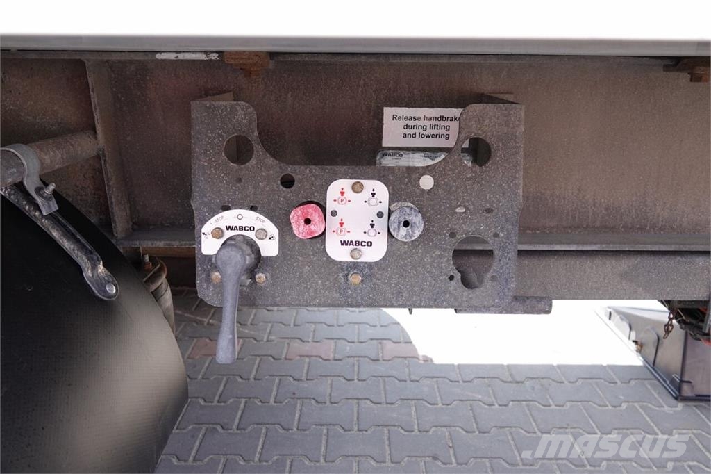 Schmitz Cargobull  Gesloten opbouw trailers