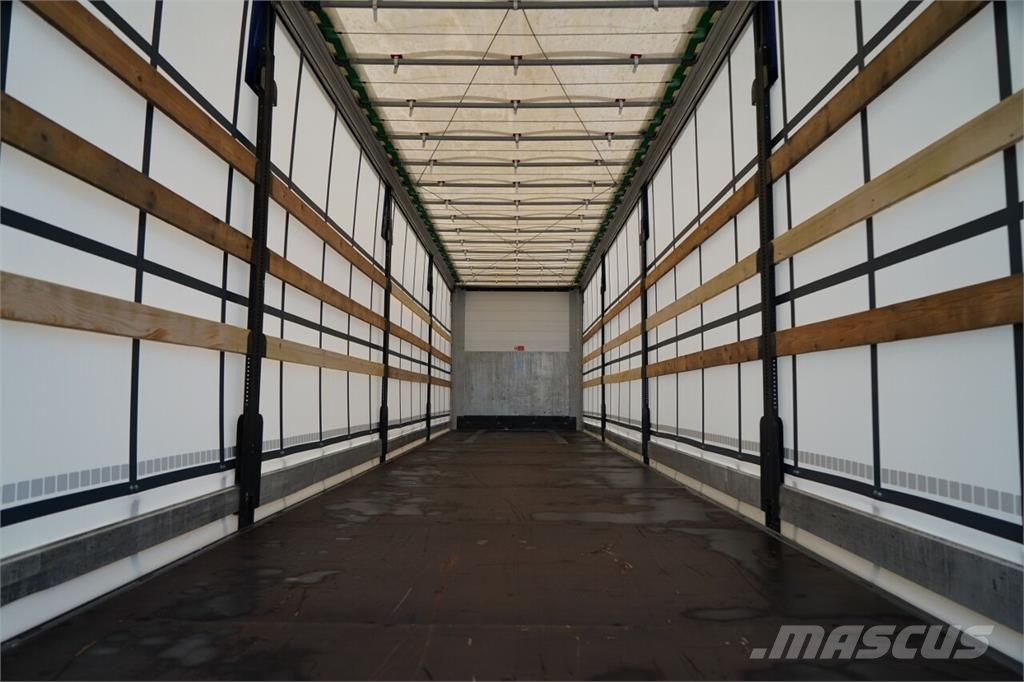 Schmitz Cargobull STANDARD / Plachtové návěsy