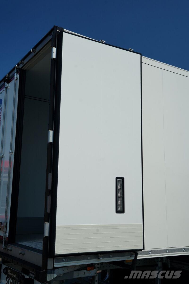 Schmitz Cargobull / CHŁODNIA / VECTOR 1550 / PALECIARA / OŚ PODNOSZO Semirremolques isotermos/frigoríficos