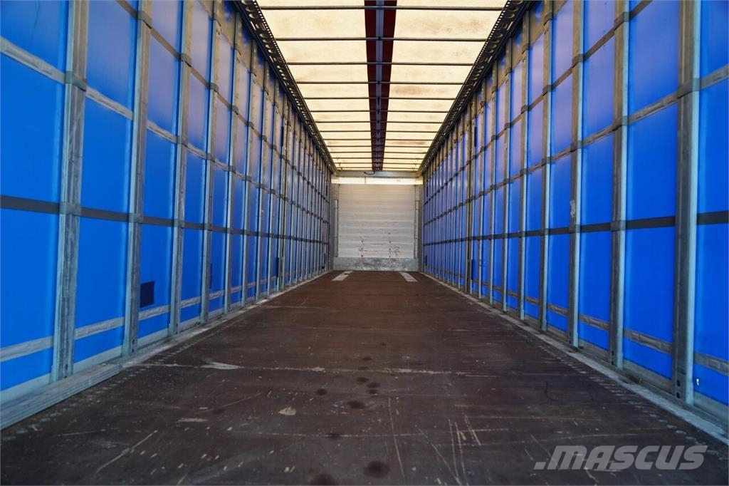 Schmitz Cargobull  Semirremolques con caja de lona
