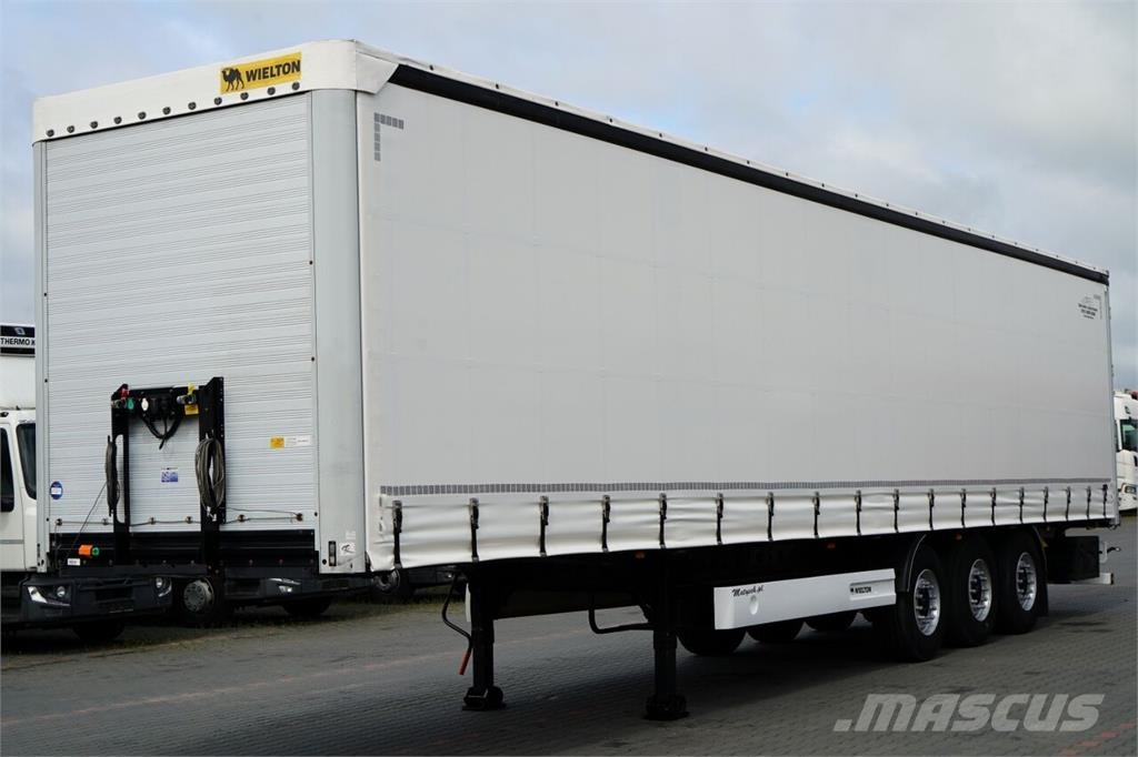 Schmitz Cargobull STANDARD / Plachtové návěsy