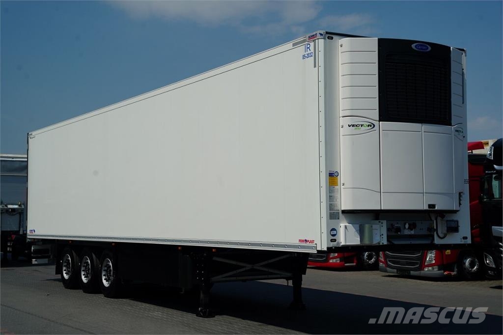 Schmitz Cargobull / CHŁODNIA / VECTOR 1550 / PALECIARA / OŚ PODNOSZO Semirremolques isotermos/frigoríficos