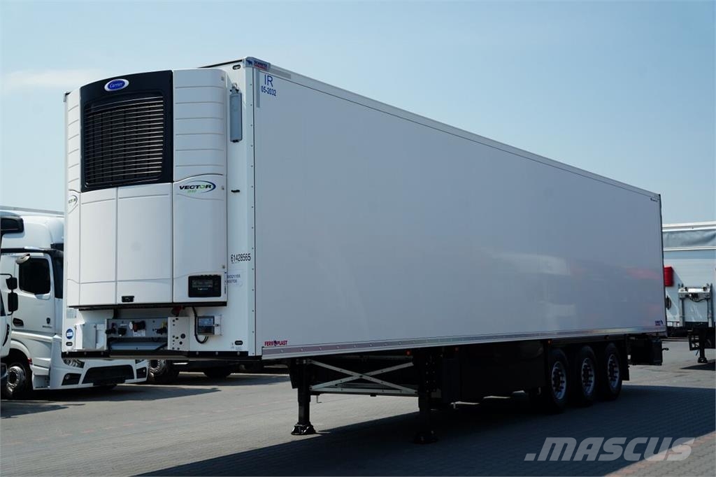Schmitz Cargobull / CHŁODNIA / VECTOR 1550 / PALECIARA / OŚ PODNOSZO Semirremolques isotermos/frigoríficos
