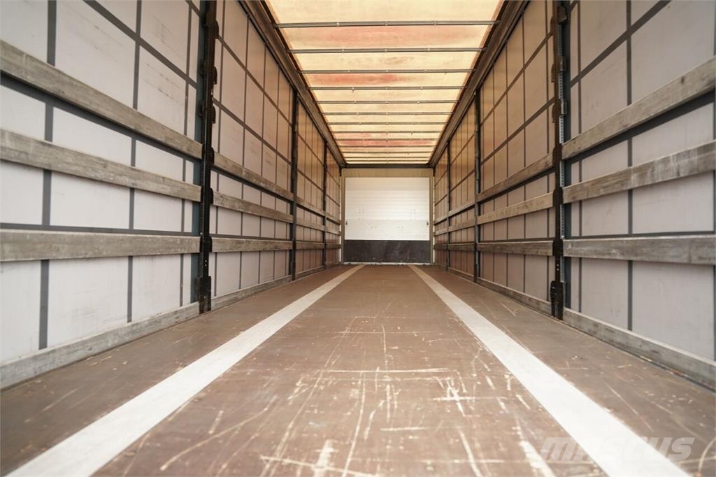 Schwarzmüller / FIRANKA / STANDARD / PALECIARA / OŚ PODNOSZONA / Curtain sider semi-trailers