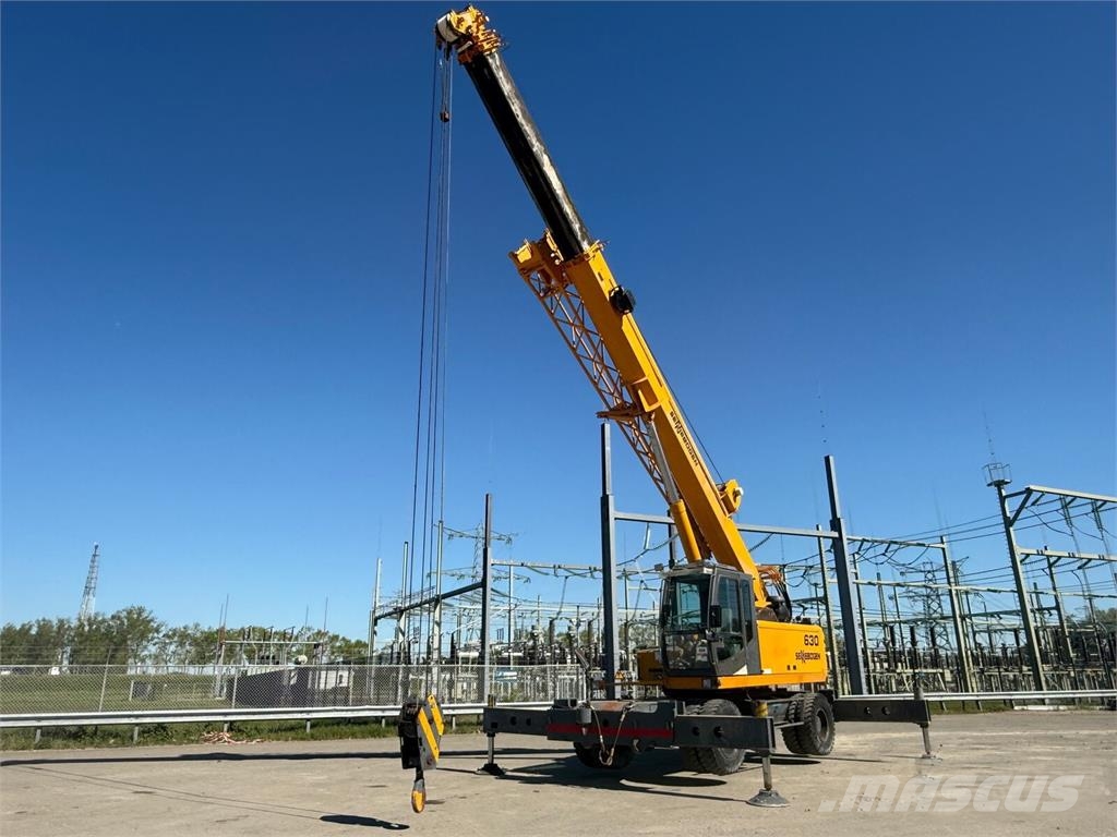 Sennebogen 630 rough terrain crane / Range 30 m / Lifting cap Верижни кранове
