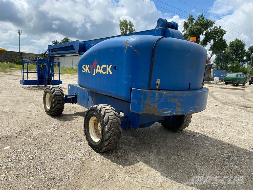 SkyJack SJ40T 4x4 Diesel - 14m رافعات سلة تلسكوبية
