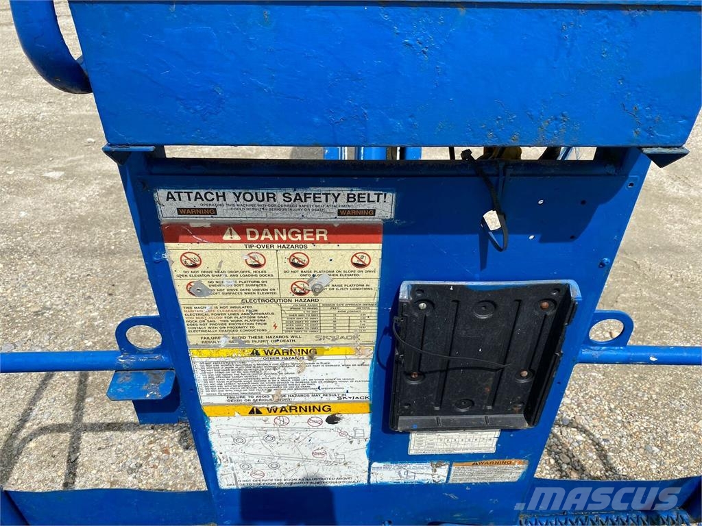 SkyJack SJ40T 4x4 Diesel - 14m رافعات سلة تلسكوبية