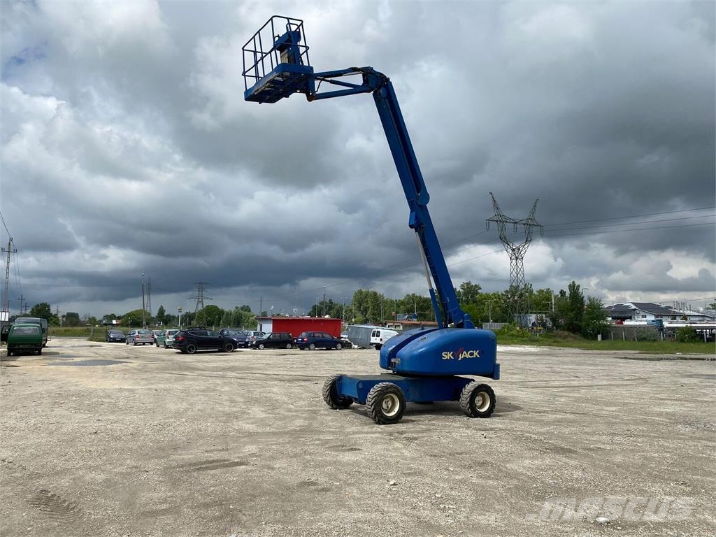 SkyJack SJ40T 4x4 Diesel - 14m رافعات سلة تلسكوبية